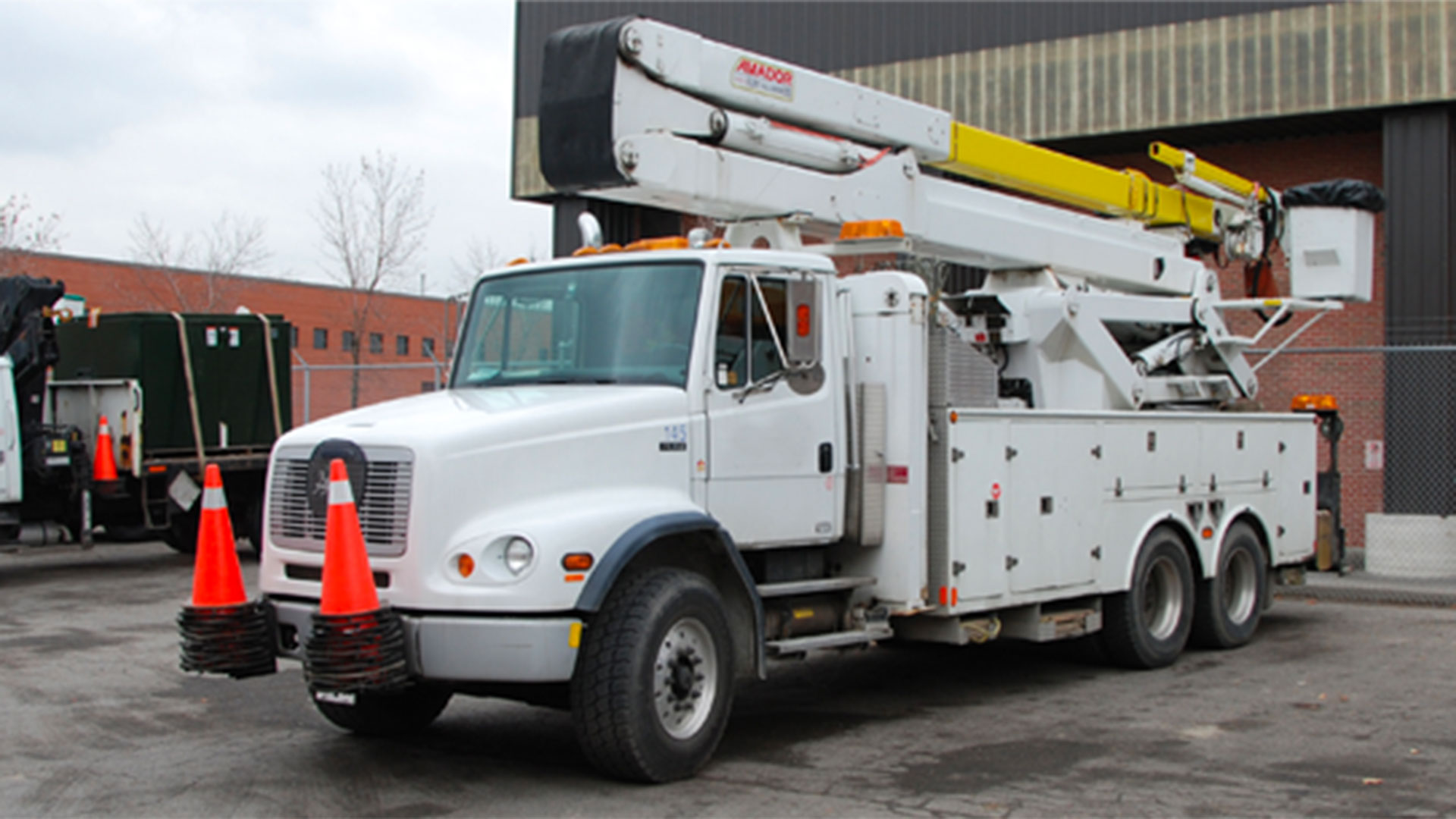 Bucket-Truck-hero-bg